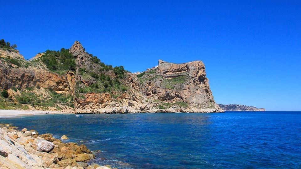 Апартаменты Tranquility, Sun, Breathtaking Views & 7 Minutes Drive To Sea Бенитачель Экстерьер фото